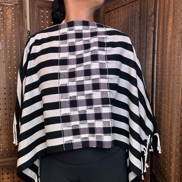 Artisian White Black Pull Over Poncho - Picture 3 of 6